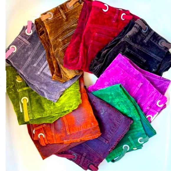 The Swap Shop is 🅻🅸🆅🅴  ☀️🕊️💚 THE SWAP SHOP 𝗕𝗼𝗵𝗲𝗺𝗶𝗮𝗻 𝗕𝗼𝘂𝘁𝗶𝗾𝘂𝗲 - Picture 10 of 17